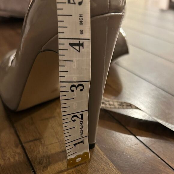 BCBGeneration Gray Patent Leather Heels Size 7.5 - Picture 5 of 7